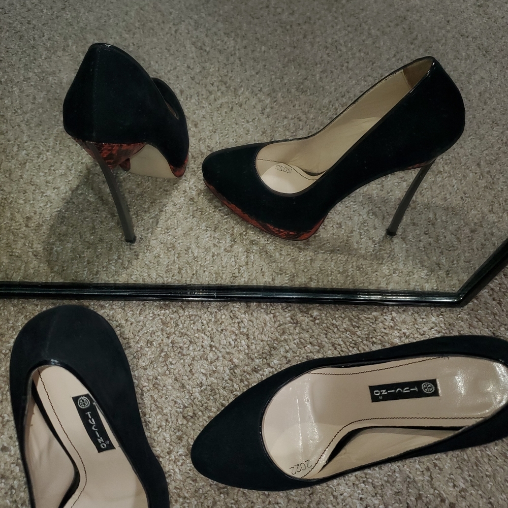 Heels - Picture 4 of 4